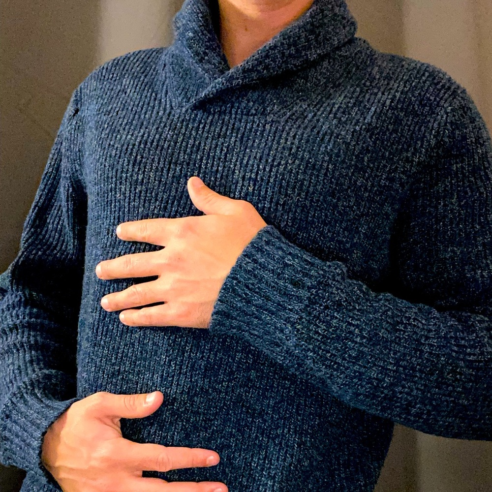 American Eagle Men's Cardigan Navy Blue Sweater